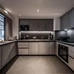 Apartamento De Luxe A Courchevel: 5 Chambres, Terrasse Et Service De Conciergerie - Fr-1-613a-37 *